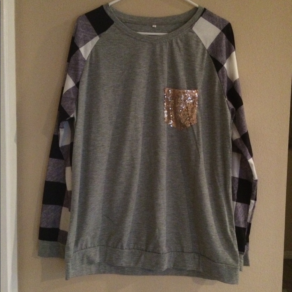 NWOT Trendy Top w/Sparkle